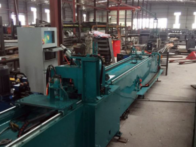 角鐵切斷沖孔機 數(shù)控沖孔機直線送料器 角鋼槽鋼液壓沖孔生產(chǎn)線