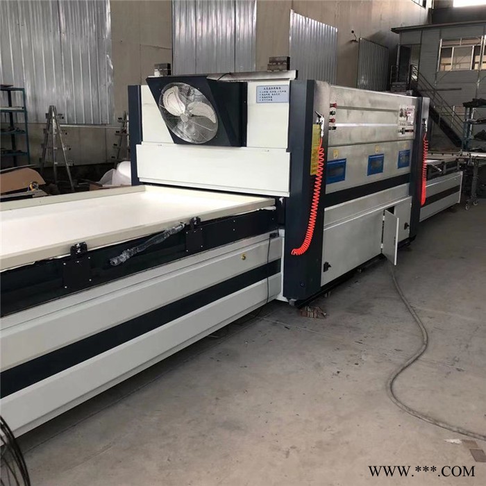 自動進(jìn)出倉移門真空覆膜機(jī) 全鋁板加熱板式家具吸塑機(jī) 底上加溫吸皮機(jī)