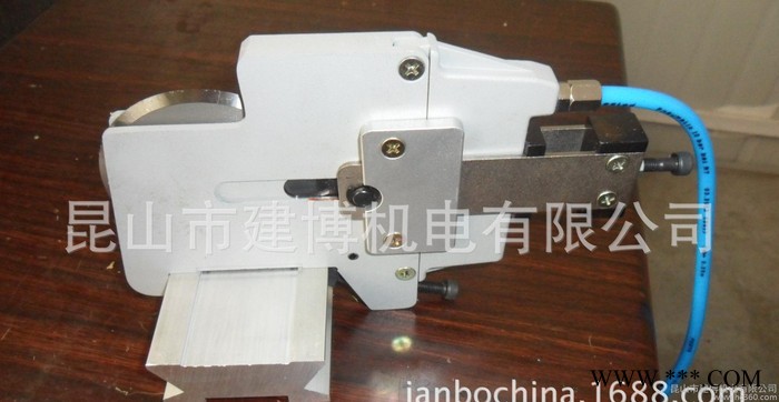 分切機氣壓刀刀架固定架燕尾槽鳩尾槽及氣嘴固定板