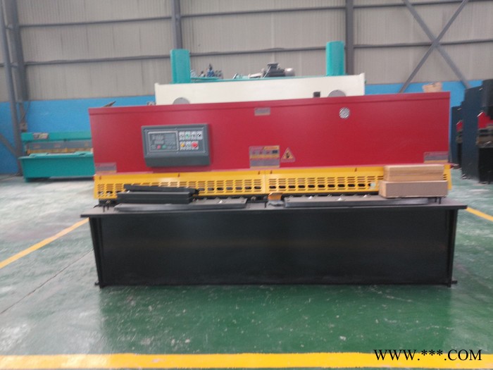 淄博金軒機(jī)床**QC11Y-12X2500 液壓閘式數(shù)控剪板機(jī)