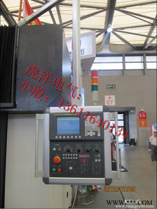 觸摸屏懸臂操作機(jī)箱，全鋁材質(zhì)陽極氧化表面，吊臂箱移動(dòng)支架